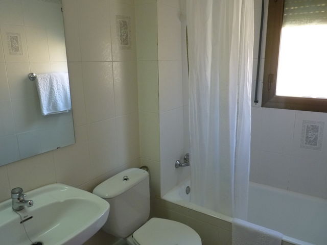 Baño habitación de dos camas